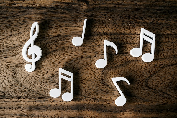 Lire la suite à propos de l’article Musique dans l’église: le journaliste François Delormas forme le peuple de Dieu à Bingerville sur la louange et l’adoration